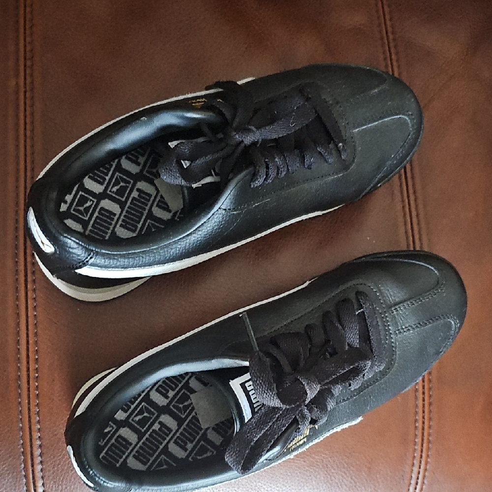 Puma Men's Black and White Sneakers